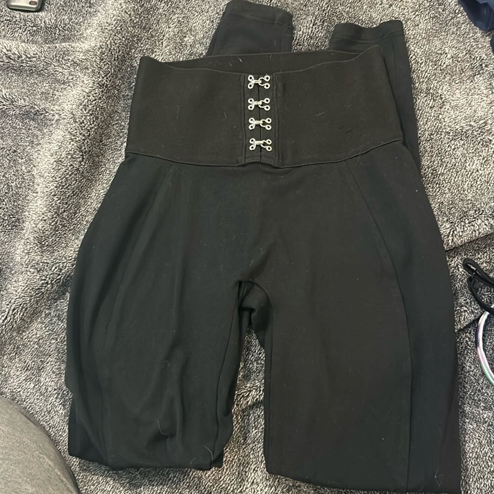 Bombshell clinch waist leggings